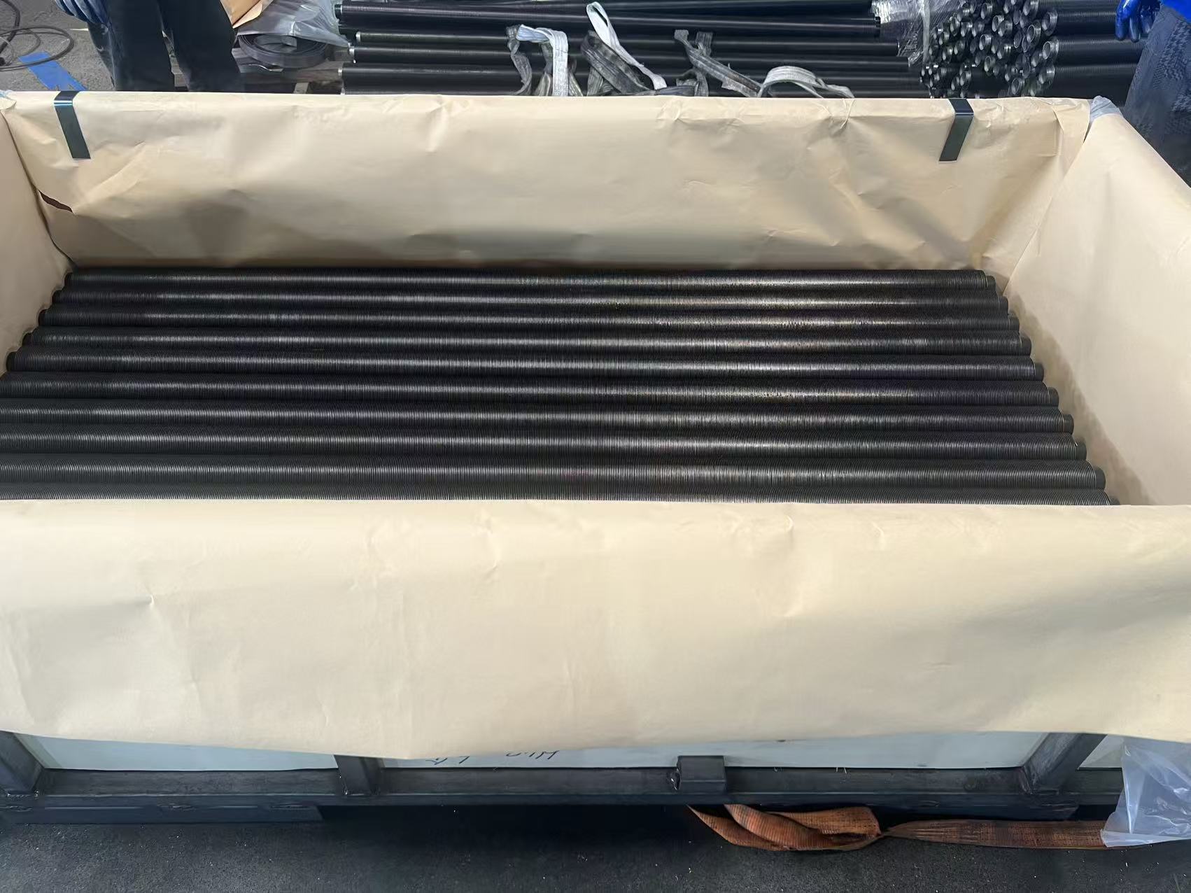 Jüngste Firmenblogs über Quality Wins Trust | DELLOK YONGHUI Two Boxes of Laser-Welded Finned Tubes Shipped to the European Market